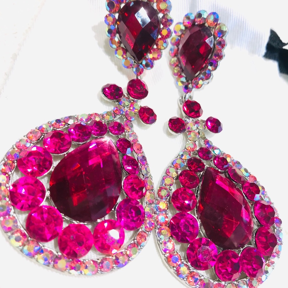 NWOT 🤍Stunning Earrings🤍Swarovski Elements